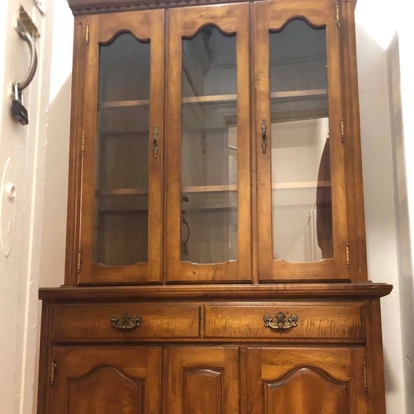 Wood cabinet in great condition - Picture 1 of 1